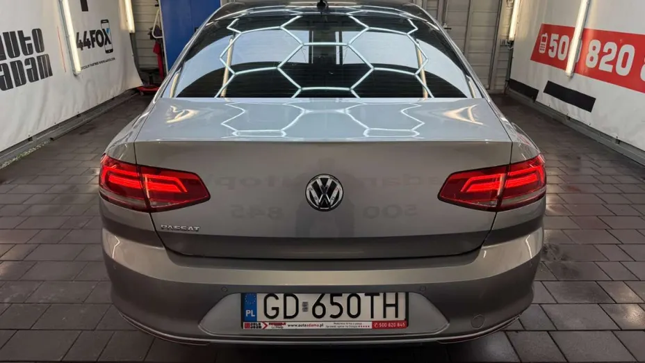 VOLKSWAGEN Passat -