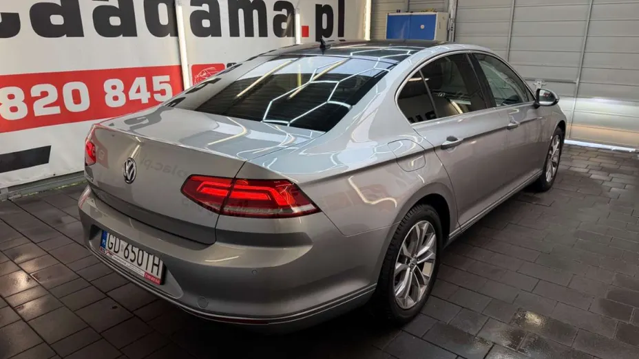 VOLKSWAGEN Passat -