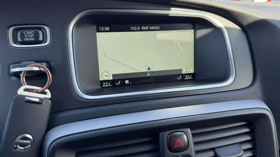 VOLVO V40 -