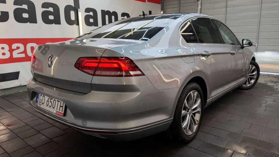 VOLKSWAGEN Passat -