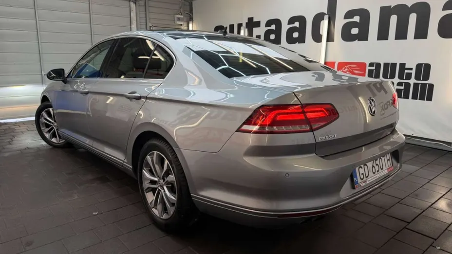 VOLKSWAGEN Passat -
