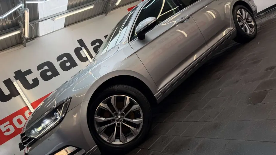 VOLKSWAGEN Passat -