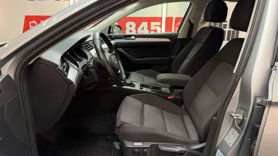 VOLKSWAGEN Passat -