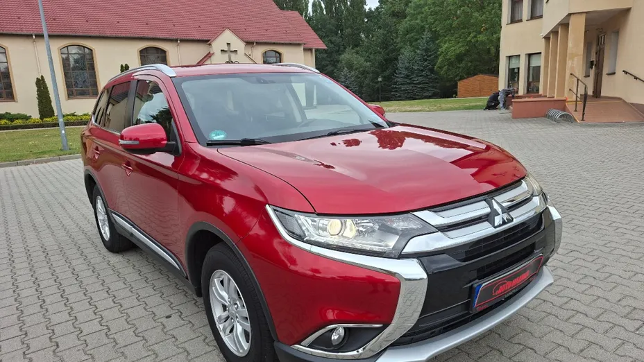 MITSUBISHI Outlander -