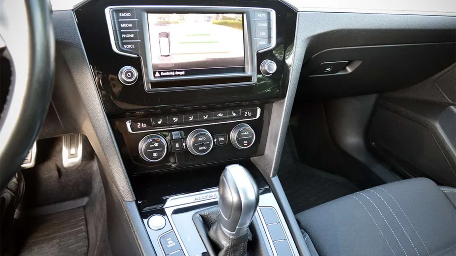 VOLKSWAGEN Passat -