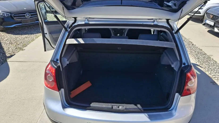 VOLKSWAGEN Golf -
