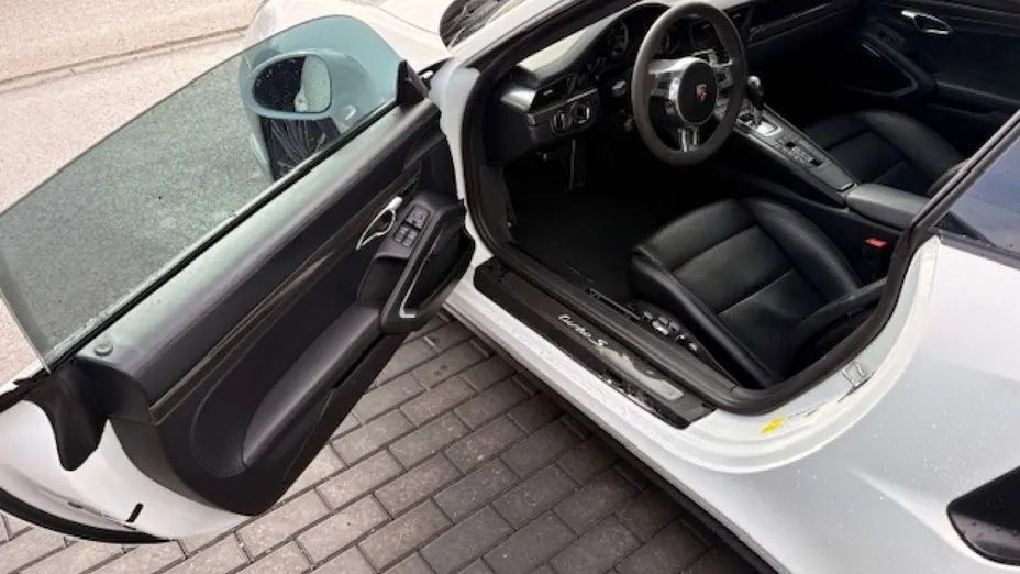 PORSCHE 911 -