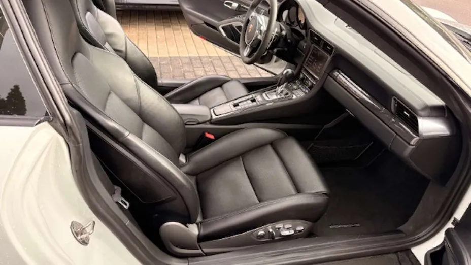 PORSCHE 911 -