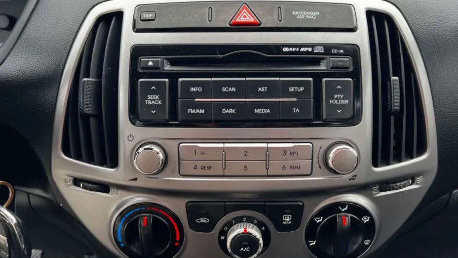 HYUNDAI i20 -