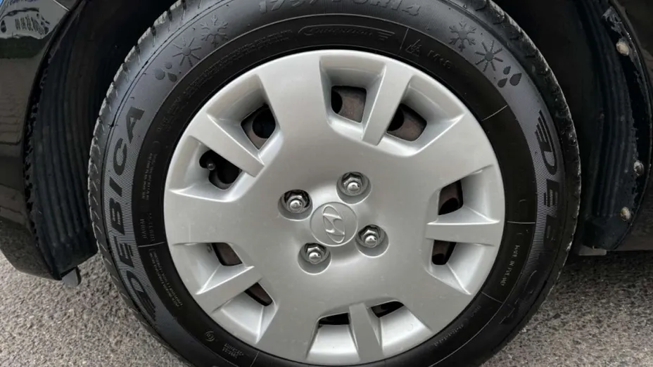 HYUNDAI i20 -