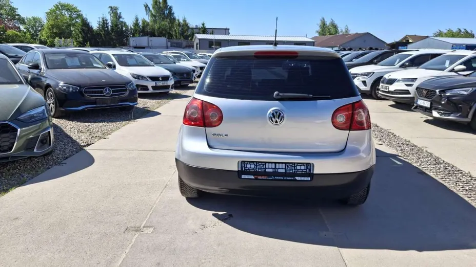 VOLKSWAGEN Golf -