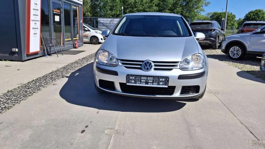 VOLKSWAGEN Golf -