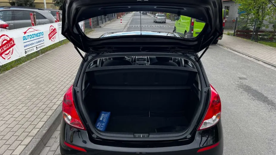 HYUNDAI i20 -