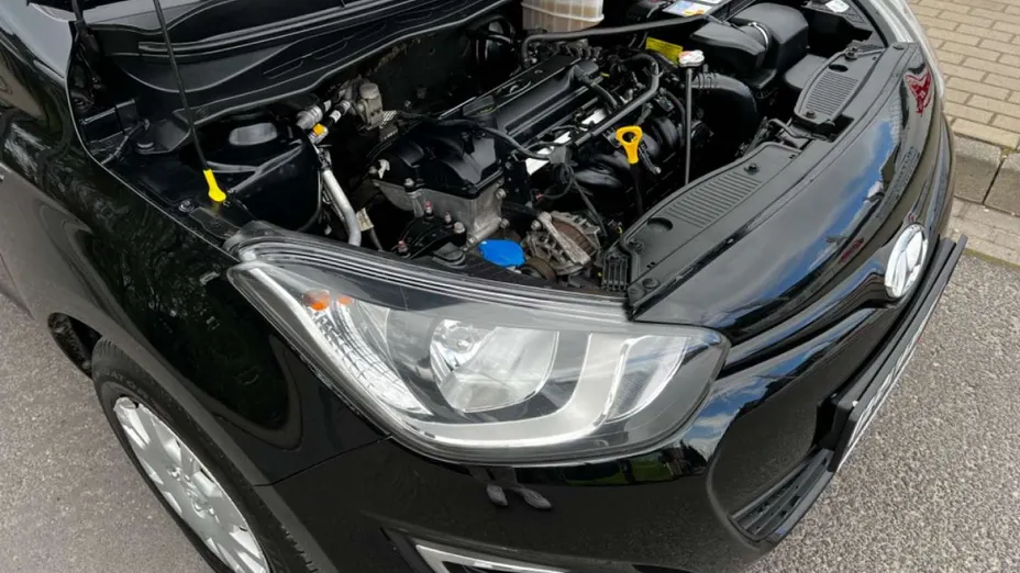 HYUNDAI i20 -