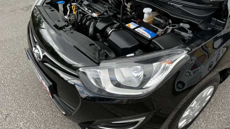 HYUNDAI i20 -