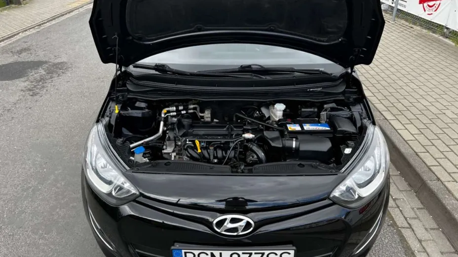 HYUNDAI i20 -