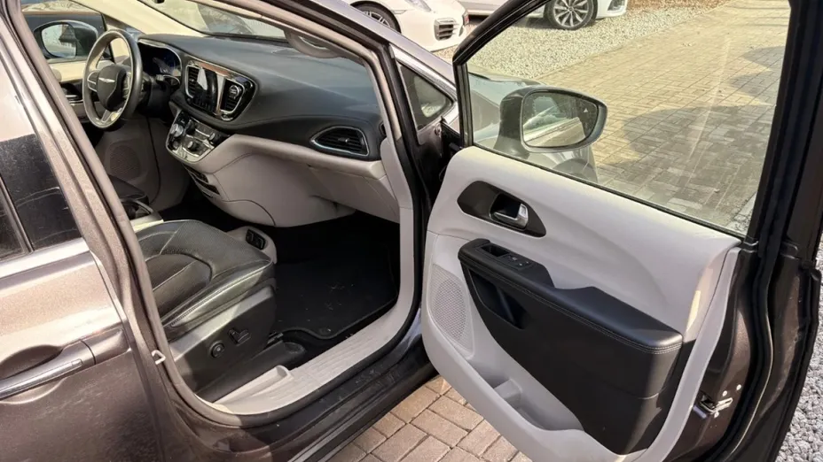 CHRYSLER Pacifica -