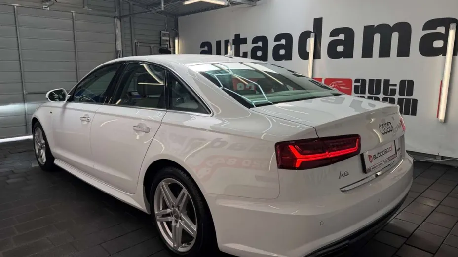 AUDI A6 -