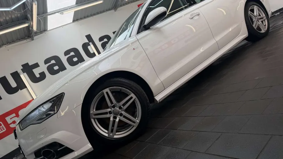 AUDI A6 -
