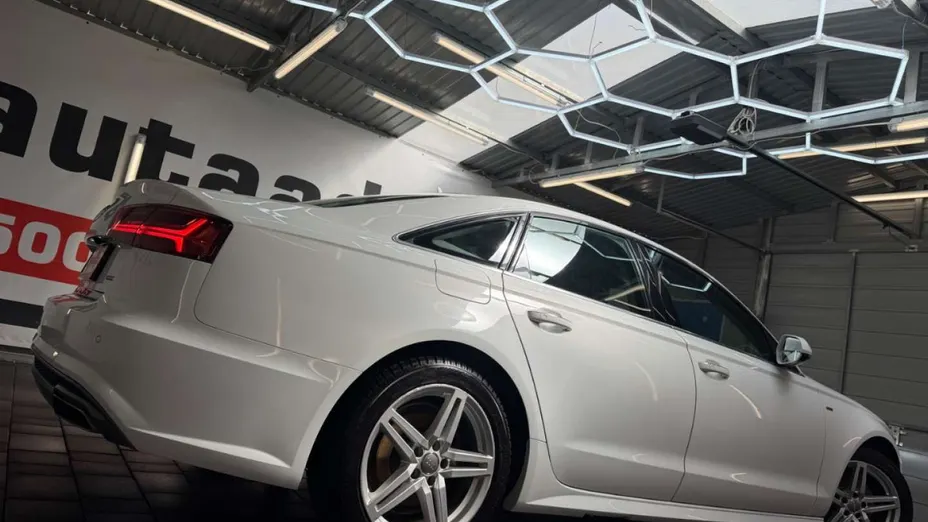 AUDI A6 -