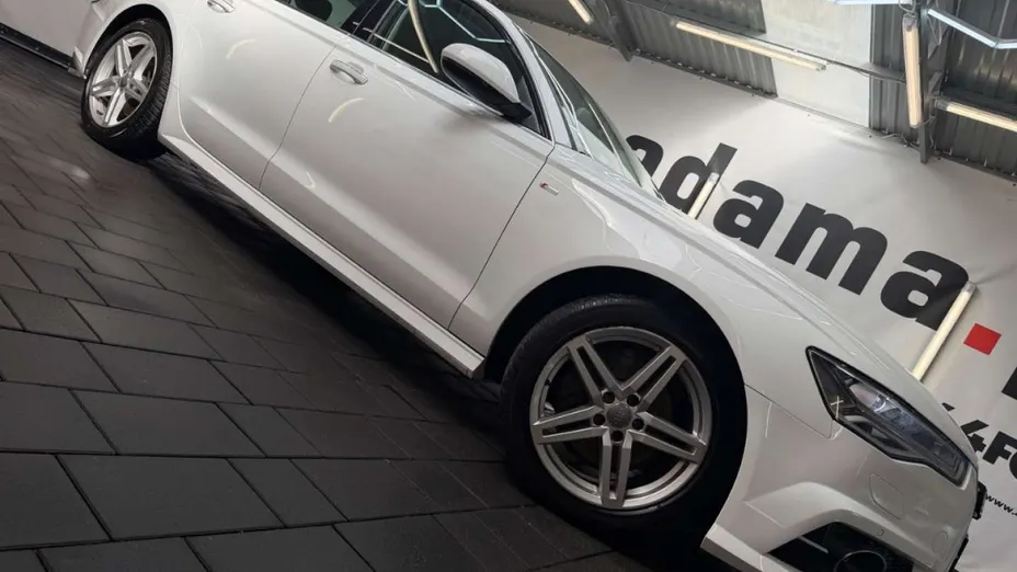 AUDI A6 -