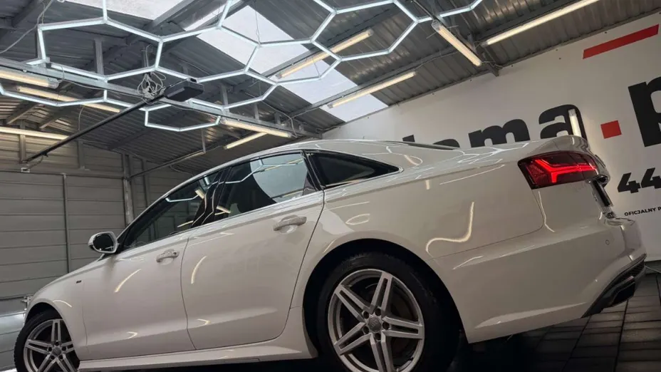 AUDI A6 -