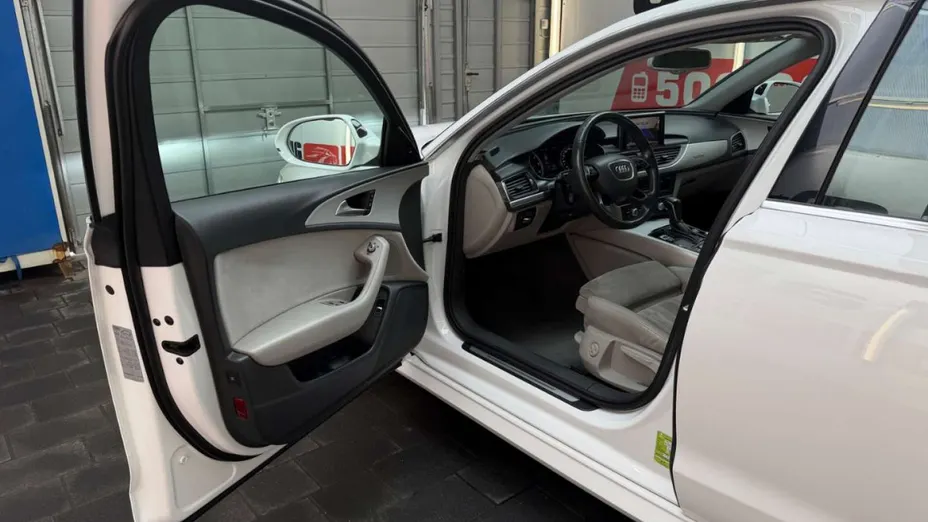 AUDI A6 -