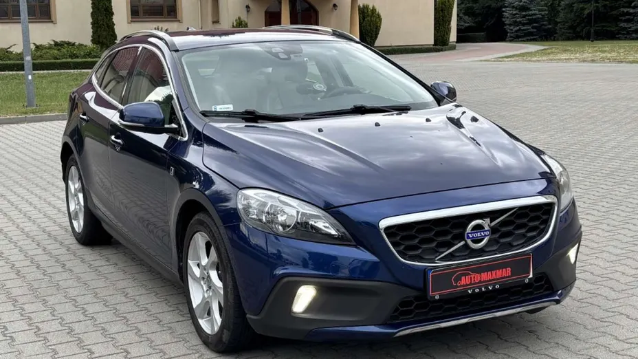 VOLVO V40 Cross Country -