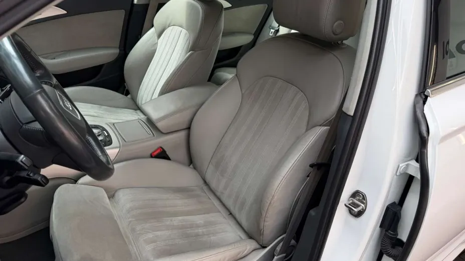 AUDI A6 -