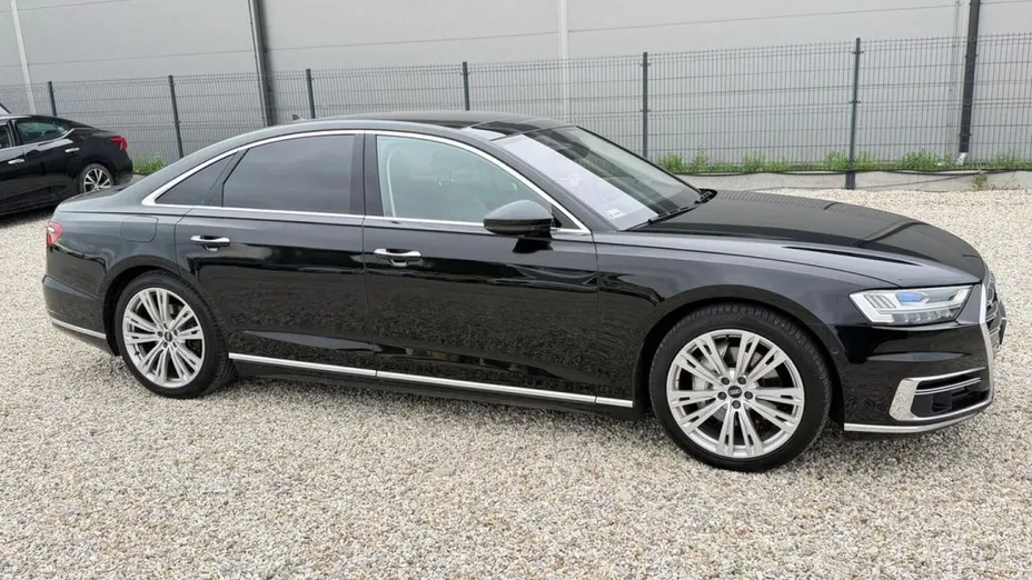 AUDI A8 -