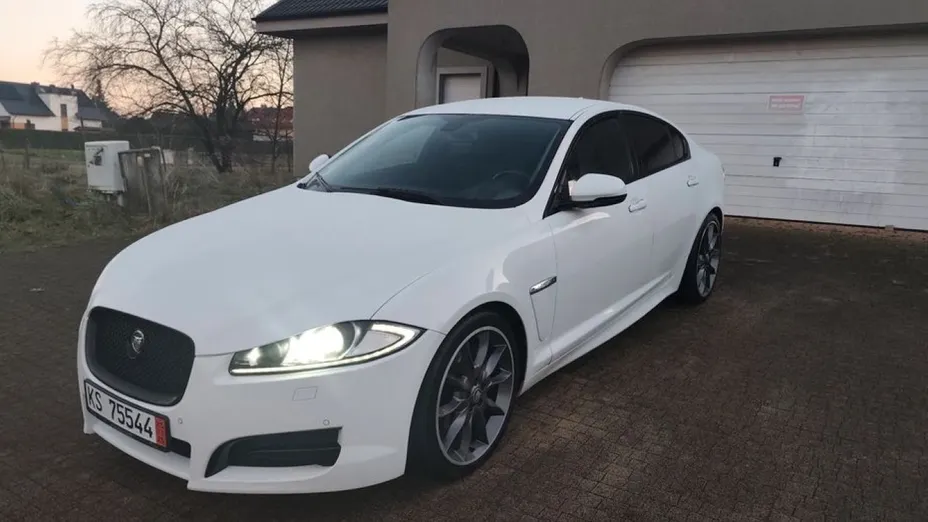 JAGUAR XF -