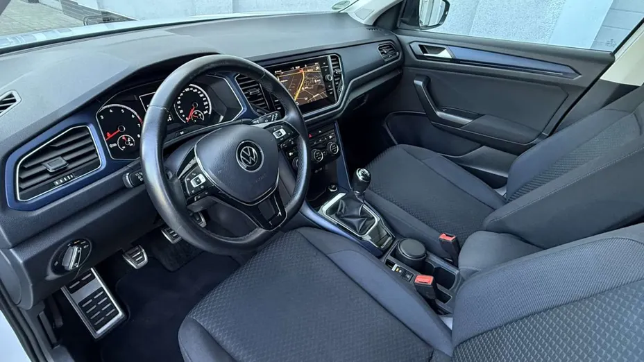 VOLKSWAGEN T-ROC -