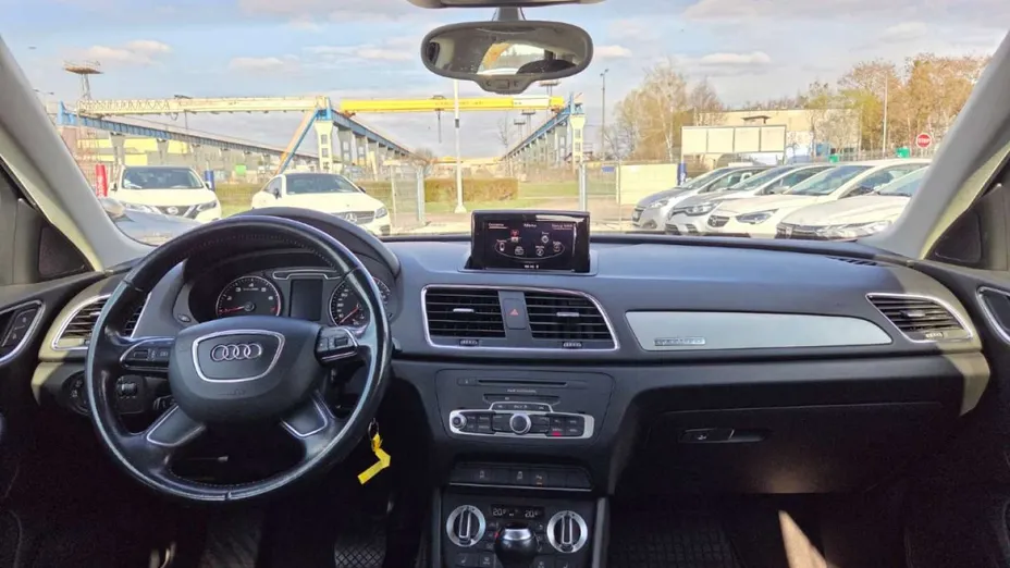 AUDI Q3 -