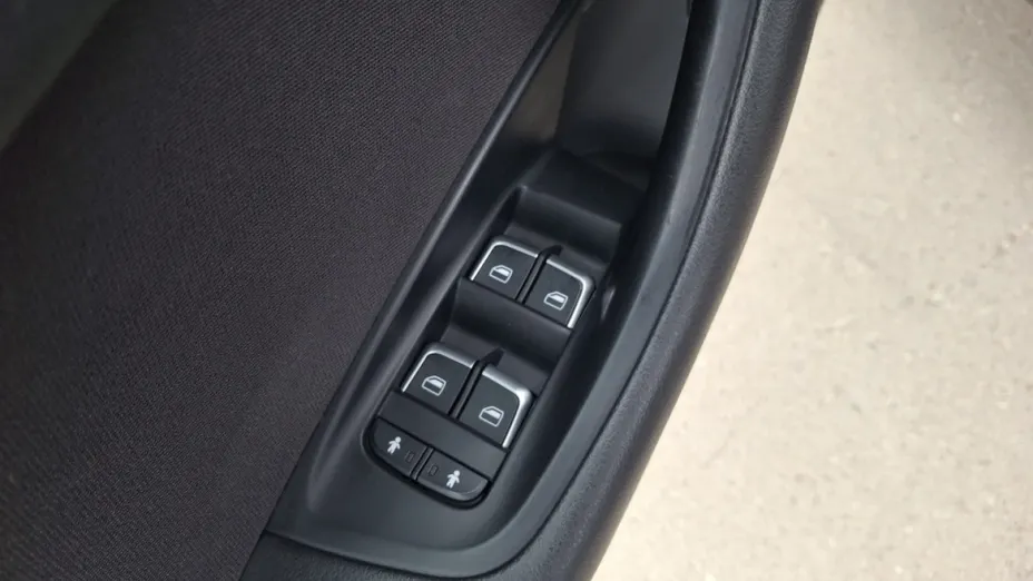 AUDI A6 -