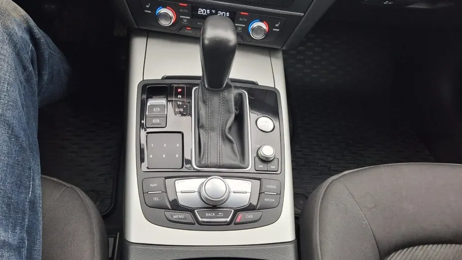 AUDI A6 -