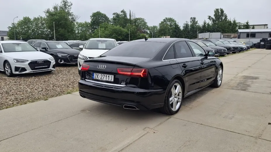 AUDI A6 -