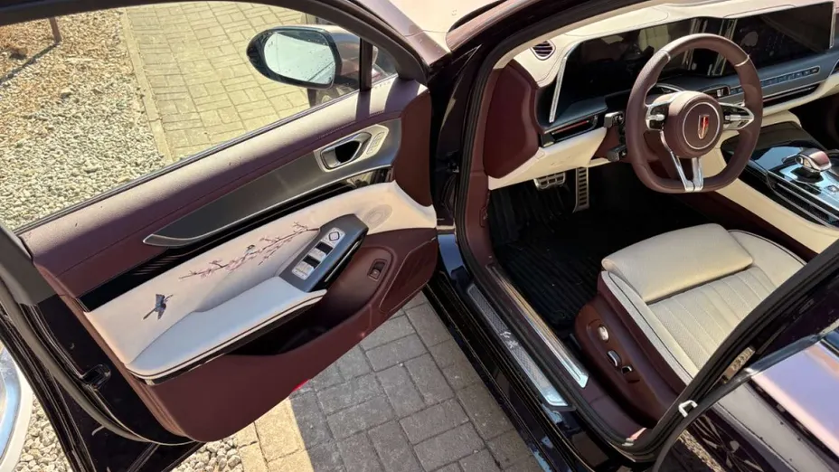 HONGQI H9 -