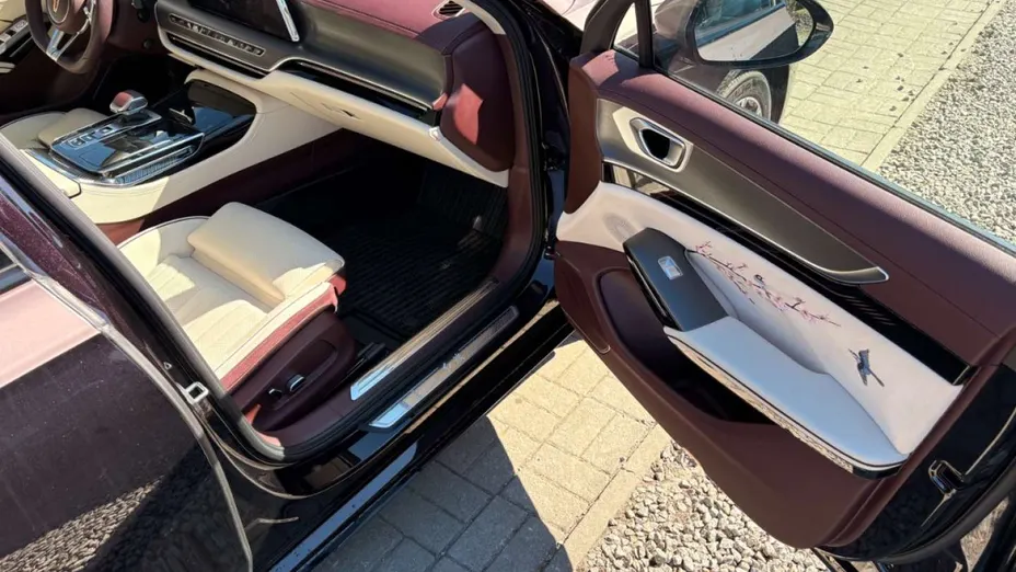 HONGQI H9 -