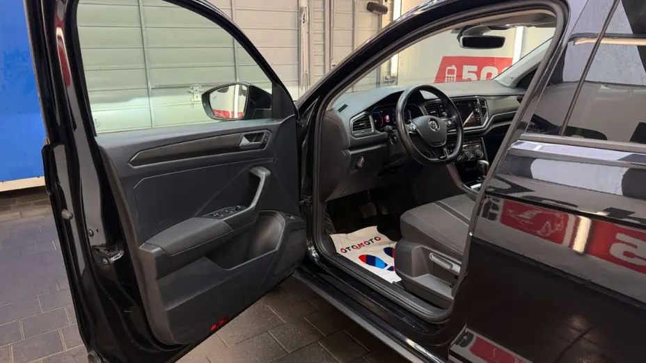 VOLKSWAGEN T-ROC -