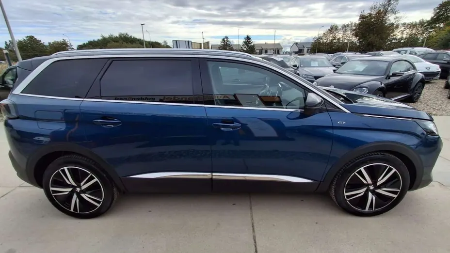 PEUGEOT 5008 -