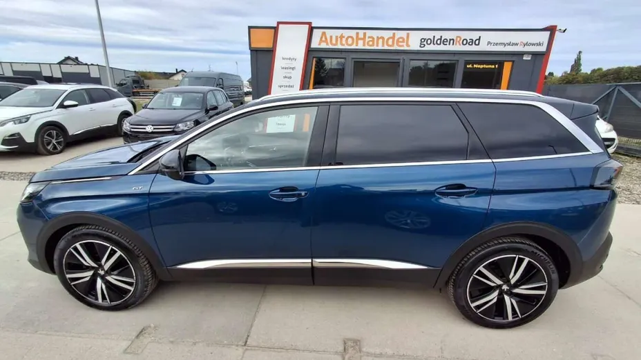 PEUGEOT 5008 -