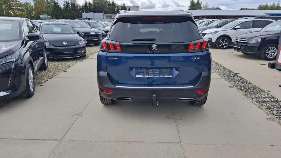 PEUGEOT 5008 -