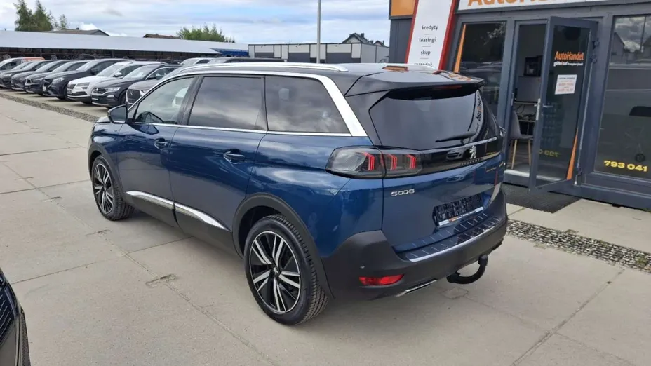 PEUGEOT 5008 -