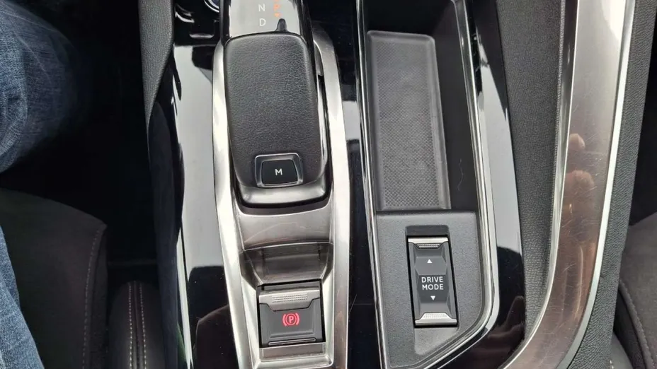 PEUGEOT 5008 -