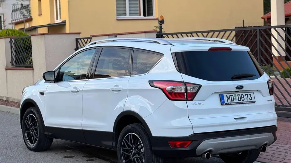 FORD Kuga -