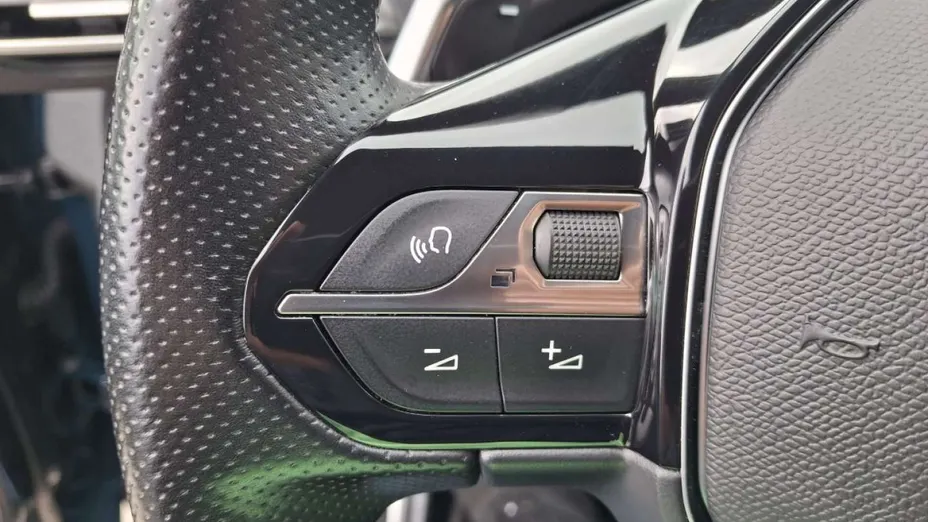 PEUGEOT 5008 -