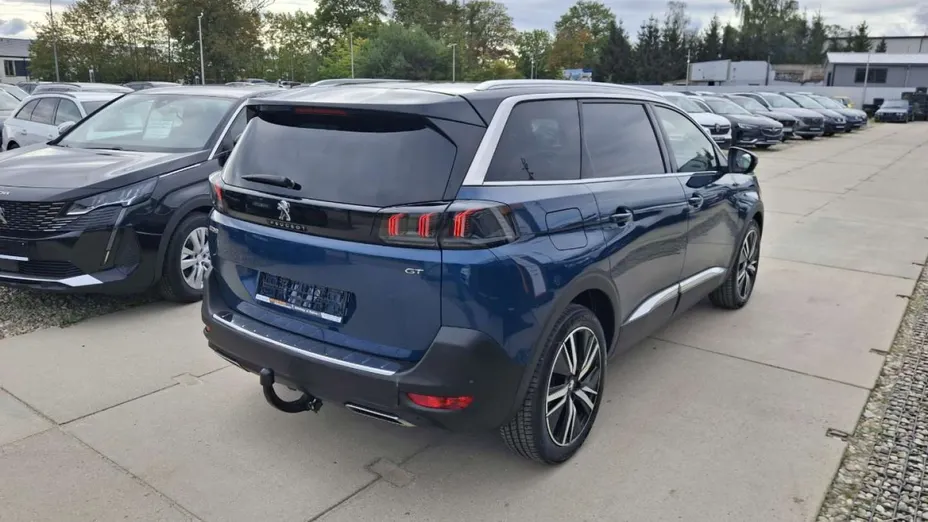PEUGEOT 5008 -