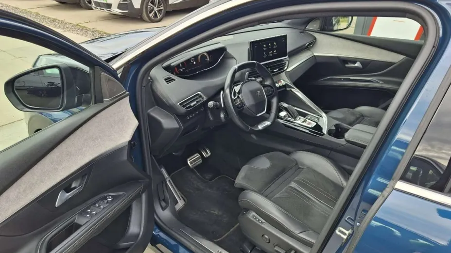 PEUGEOT 5008 -