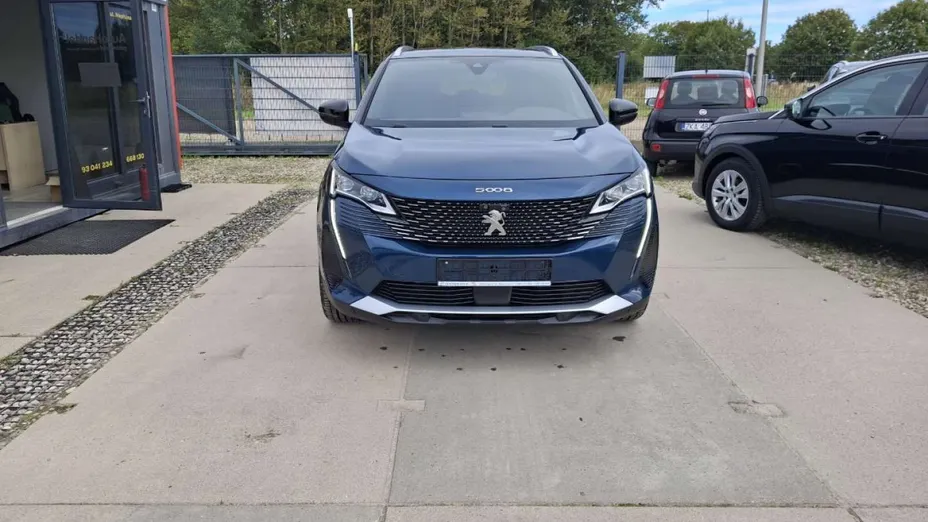 PEUGEOT 5008 -