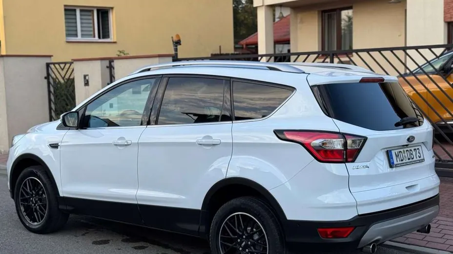 FORD Kuga -